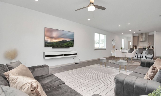 Southeast Houston House | Impeccable 4-Bedroom Retreat Near Medical Center & Downtown