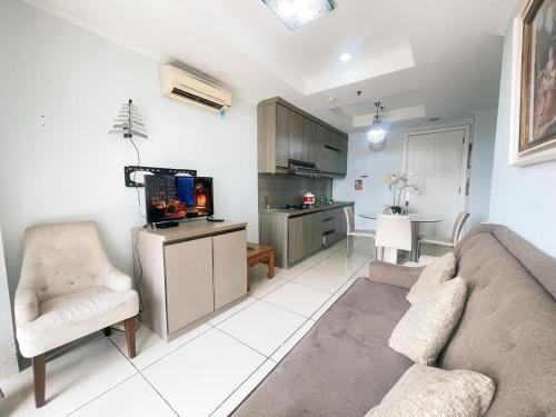 Menteng Apartment | Cozy and Stategic 1 at cikditiro 2BR pool,gym,wifi By LS