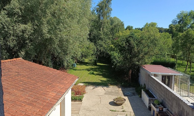 Fruges House | Tranquil Double Room with Large Desk & Restaurant Access