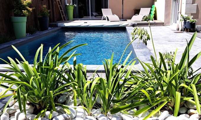 Lanton House | Inviting Getaway at the Basin with Private Pool & Kitchen