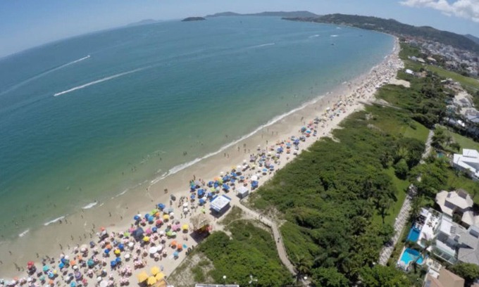 Jurere Internacional Apartment | Inviting apartment on Florianópolis' top beach, rated 9/10