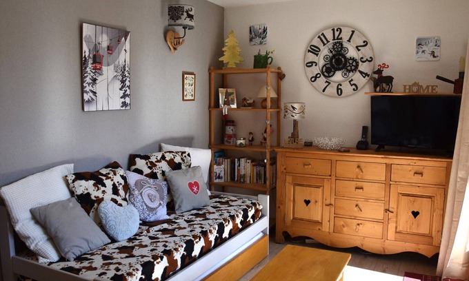 Pralognan-la-Vanoise Apartment | Comfortable 2-Bedroom Apartment in Pralognan-la-Vanoise