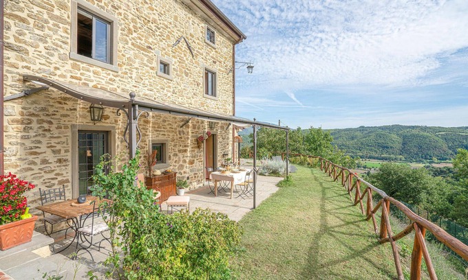 Castel Focognano Apartment | Cozy 1-Bedroom Retreat in Castel Focognano with Spa