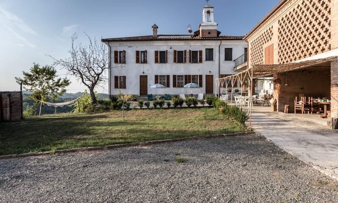 Montegrosso dʼAsti House | Charming Country House Apartment with Spa & Pet-Friendly Stay