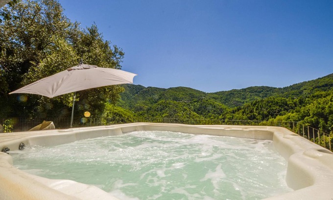 Carcheto-Brustico Apartment | Ideal 2-Bedroom Stay with Pool & Lake View in Carcheto Brustico