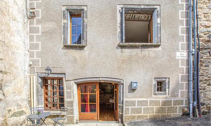 Saint-Chely-d'Aubrac Apartment | Pet-Friendly Retreat in Saint-Chely-Daubrac for Families
