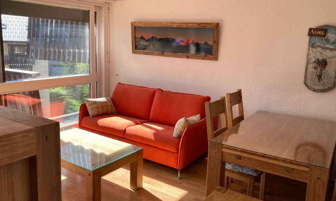 Les Deux Alpes Apartment | Cozy apartment at the foot of the slopes with balcony and equipped kitchen