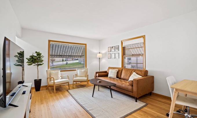 West Allis Apartment | Welcoming Apartment at West Allis with Free Parking & Spa