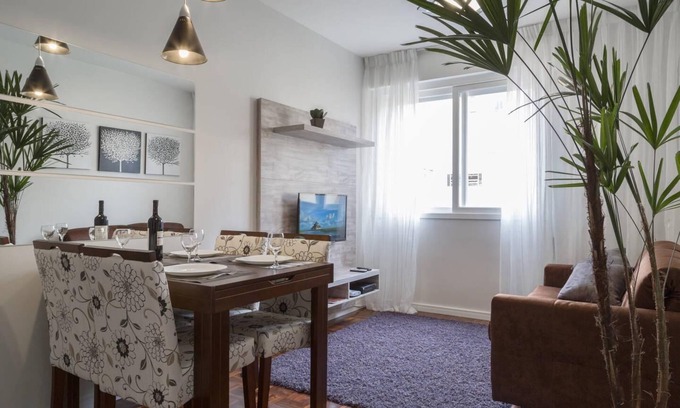 Menino Deus Apartment | Charming Apartment Near City Center with Spa & Breakfast