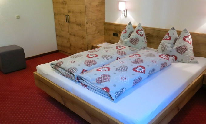Lanersbach Apartment | Inviting Apartment for 3-4 with Breakfast & Family Amenities