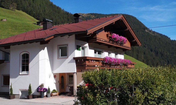 Madseit Apartment | cozy apartment for 4-6 people in Madseit, 3km from the Hintertux Glacier