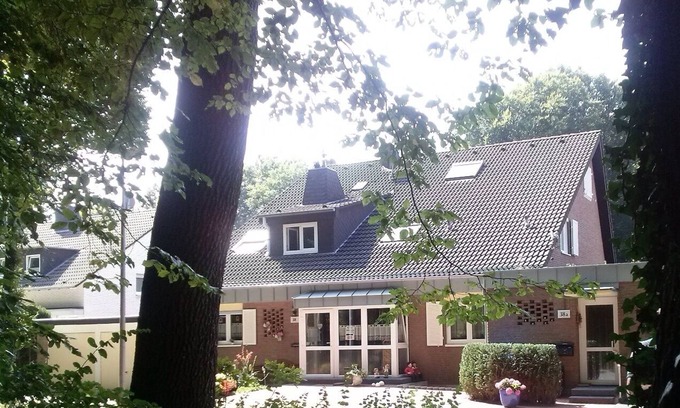 Bergisch Gladbach Apartment | Charming Apartment Near Cologne with Spa & Family Amenities
