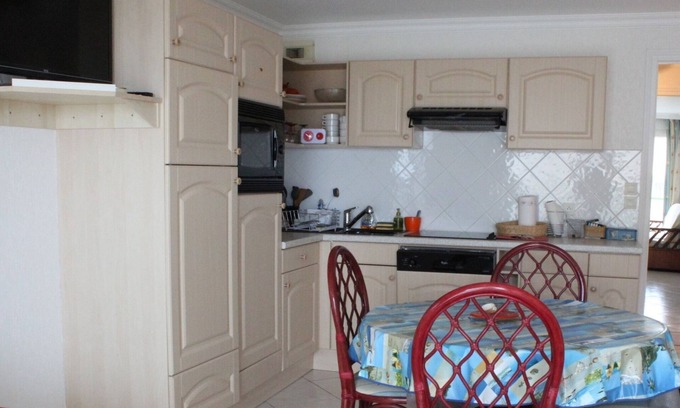 Fort-Mahon-Plage Apartment | Cozy apartment near the beach with balcony, parking and pets allowed