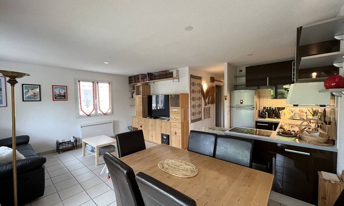 Villard-de-Lans Apartment | Cozy Apartment in Villard-de-Lans with Spa & Breakfast