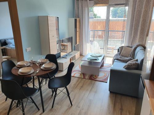 Chylonia Apartment | Inviting Gdynia Apartment - Family Friendly & Guest Rated 9.4