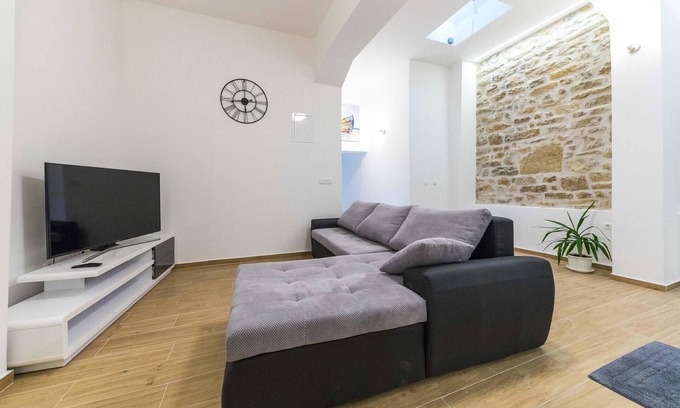 Kastel Sucurac Apartment | Modern Apartment with Ocean View in City Center