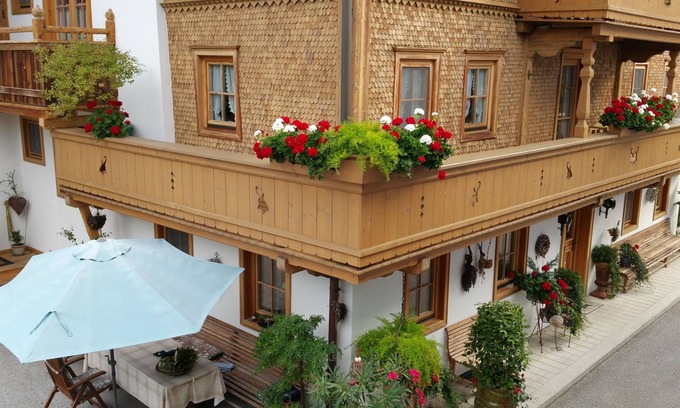 Stumm Apartment | Ideal Apartment in Central Location with Pool and Balcony