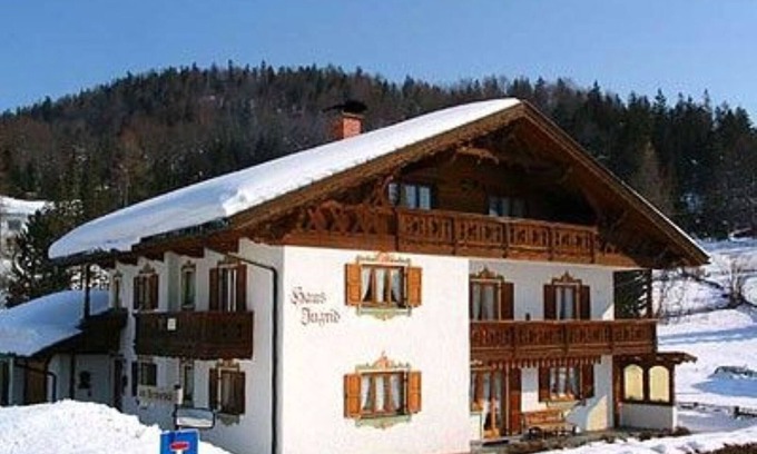 Wallgau Apartment | Tranquil Apartment Retreat at Haus Ingrid Wallgau