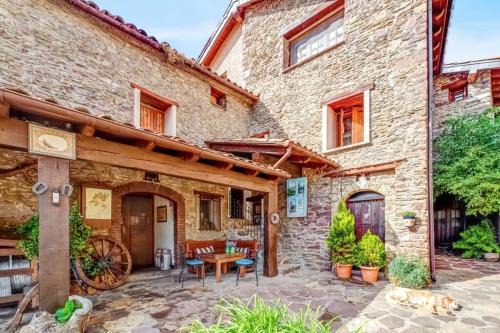 Ardanue Apartment | Family-Friendly 2-Bedroom Apartment with Garden Retreat