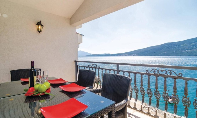 Baosici Apartment | Pet-Friendly Retreat with Ocean View near Baosici Beach