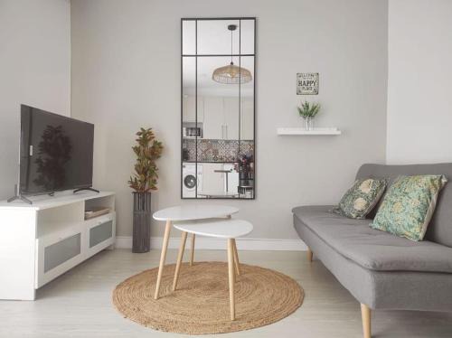 Fuencarral Apartment | Charming Apartment in Begoña Neighborhood – Mugica