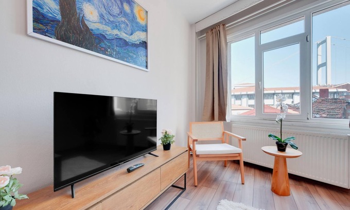 Ortakoy Apartment | Inviting Besiktas Apartment with Beautiful Bosphorus Views