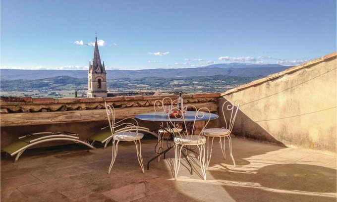Bonnieux Apartment | Inviting Bonnieux Apartment with Kitchen for Families