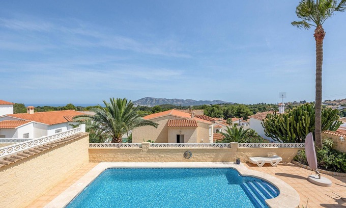 L'Alfas del Pi Apartment | Comfortable 2-Bedroom Retreat in Cautivador with Pool