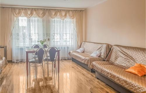 Drawno Apartment | Cozy Apartment in Dominikowo with Kitchen for Families
