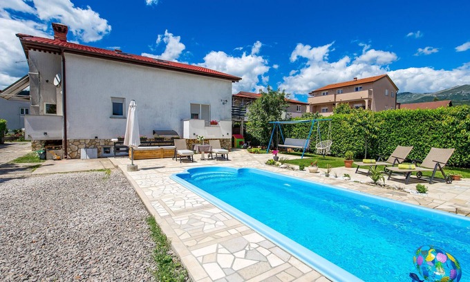 Sarsoni Apartment | Relaxing Retreat Near Rijeka with Pool and Spa Amenities