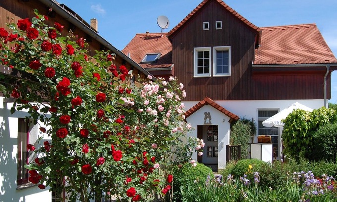 Cossebaude Apartment | Inviting Apartment in Dresden-Gohlis with Pool & Kitchen