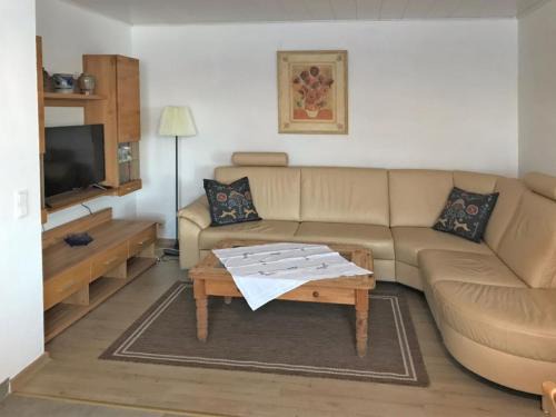 Waldbrunn Apartment | Charming Apartment in Ellar with Garden for Families