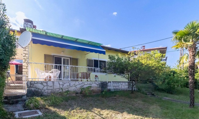 Ika Apartment | Cozy Oceanfront Getaway in the Scenic Opatija Region