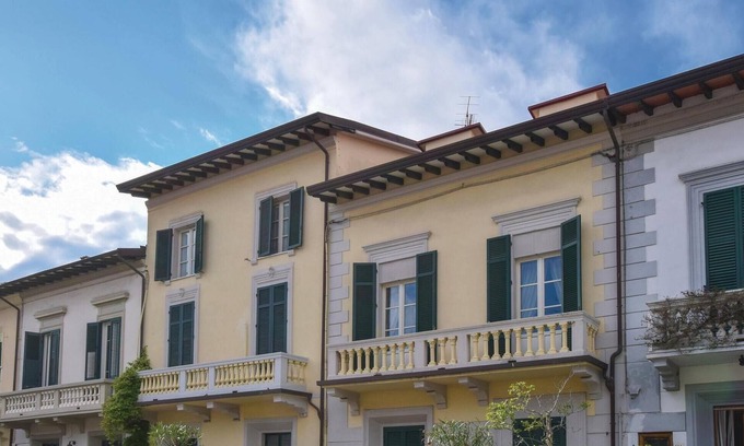 Viareggio Apartment | Perfect Oceanfront Apartment in Viareggio with Spa Access
