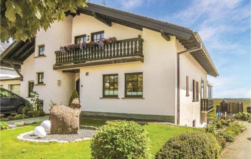 Karlshausen Apartment | Inviting Apartment in Karlshausen with Full Kitchen Access