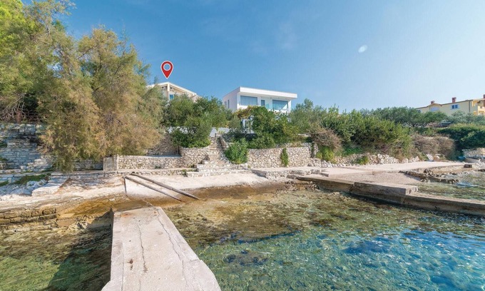 Kozino Apartment | Comfortable 3 Bedroom Retreat with Oceanfront Views