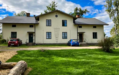 Kristinehamn Apartment | Cozy Kristinehamn Apartment with Kitchen and Pet-Friendly Perks