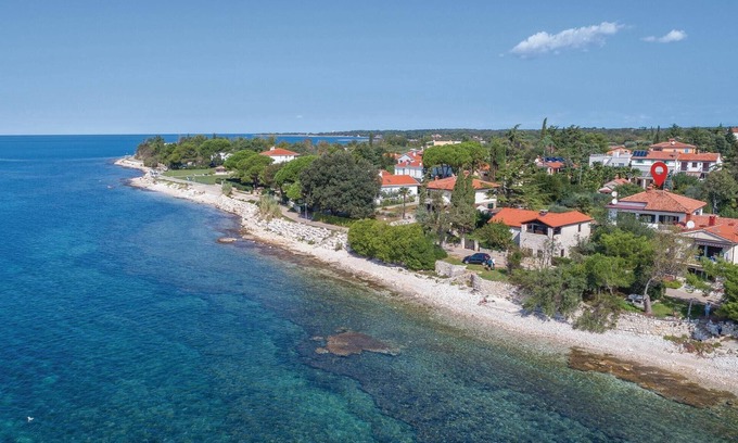 Lovrecica Apartment | Cozy Apartment by the Sea in Lovre with Ocean View