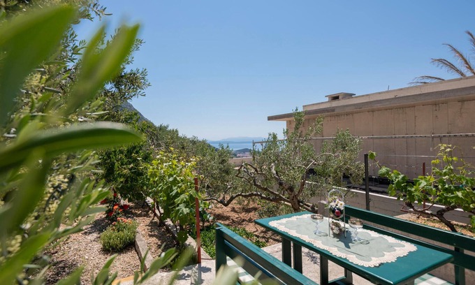 Veliko Brdo Apartment | Family-Friendly 3 Bedroom Accommodation in Makarska