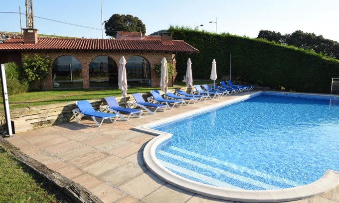 Mogro Apartment | Beachside 2-Bedroom Apartment with Private Pool & Garden