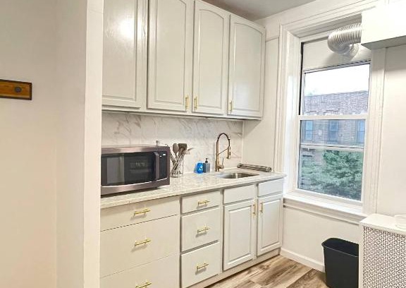 Mapleton Apartment | Inviting Apartment in New York with Family & Pet-Friendly Amenities