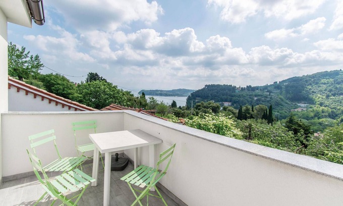 Piran Apartment | Stunning Oceanfront Retreat with Breathtaking Bay Views