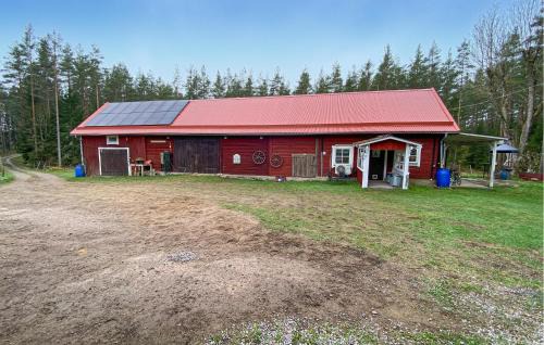 Skarblacka Apartment | Cozy Apartment in Skärblacka with Hot Tub & Kitchen