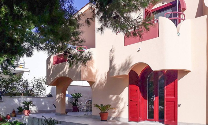 Taranto Apartment | Cozy Beachside Getaway with Spa and Child-Friendly Amenities