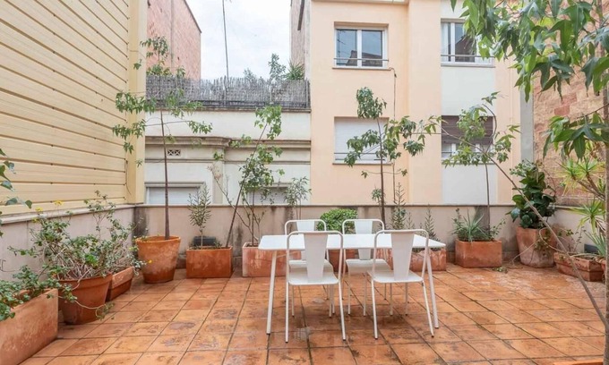 la Vila de Gracia Apartment | Inviting Apartment in the Heart of Gracia with Spa & More
