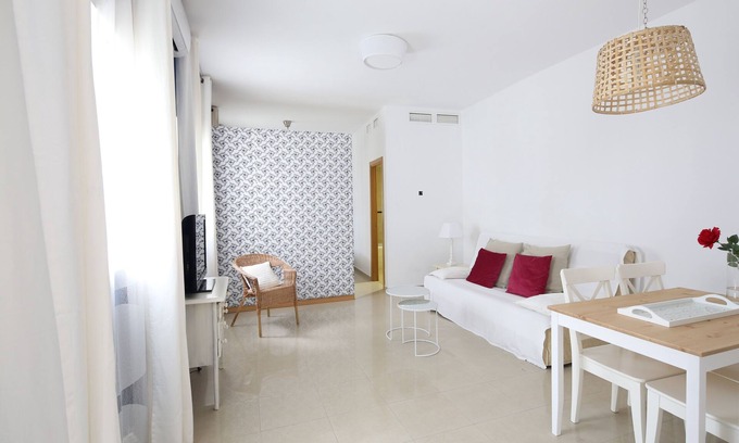 San Bartolome House | Inviting Apartment in the Heart with Spa and Breakfast