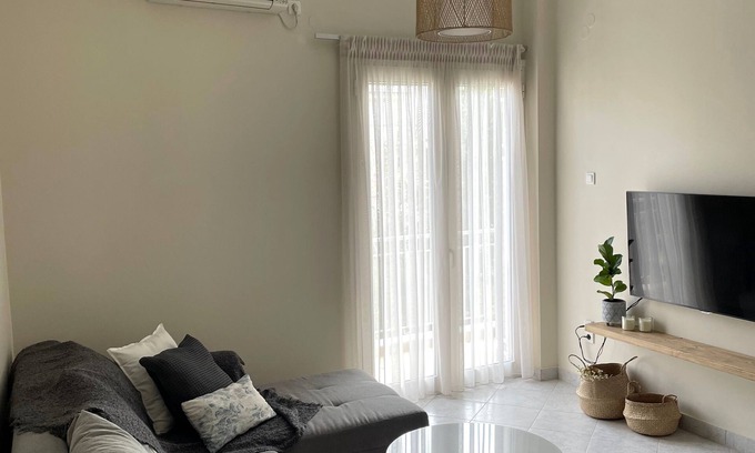 Kiato Apartment | Charming Apartment in the Heart of Kiato for Families