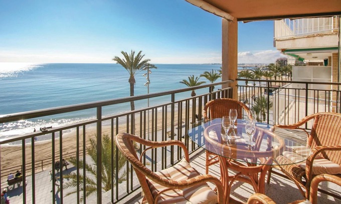 Torrevieja Apartment | Ideal 3-Bedroom Retreat with Ocean Views in Torrevieja
