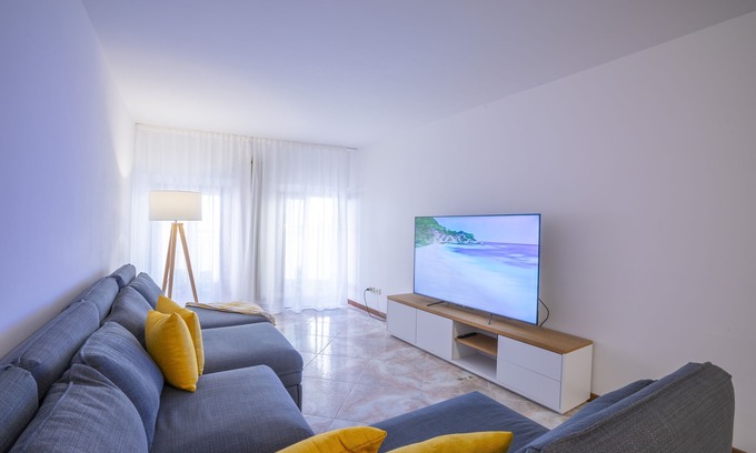 Riva del Garda Apartment | Charming Retreat in Riva del Garda with Breakfast & Pet-Friendly