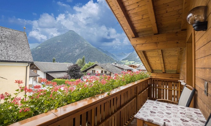 Caminata di Tures Apartment | Inviting Apartment "Arnika - Mesnerhof" with Mountain Views